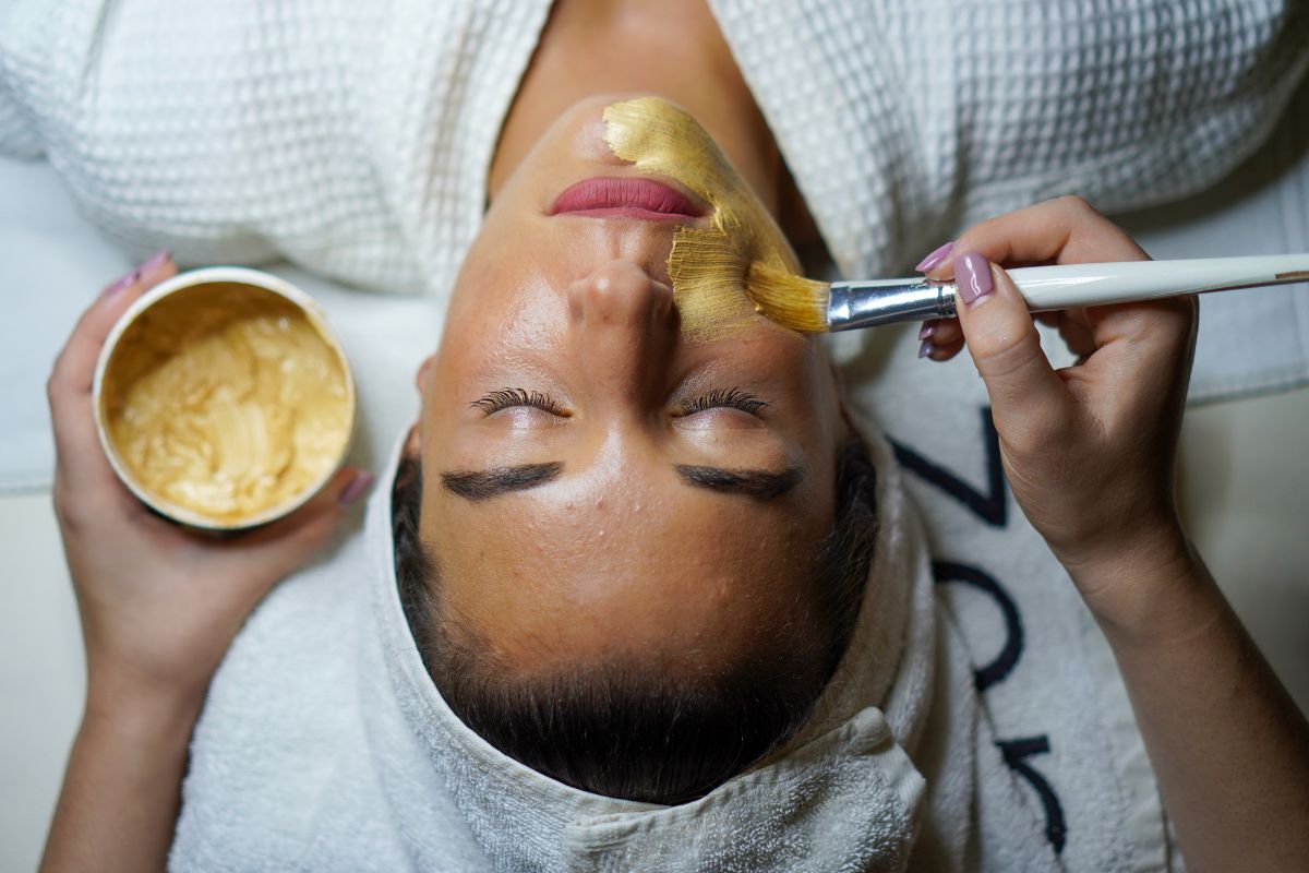 Coconut Oil & Turmeric Healing Mask